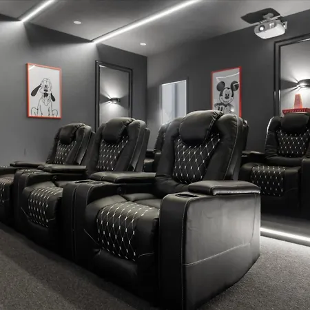 Luxury 5 Bedroom Family Villa With Pool Theater And Arcade Near Disney